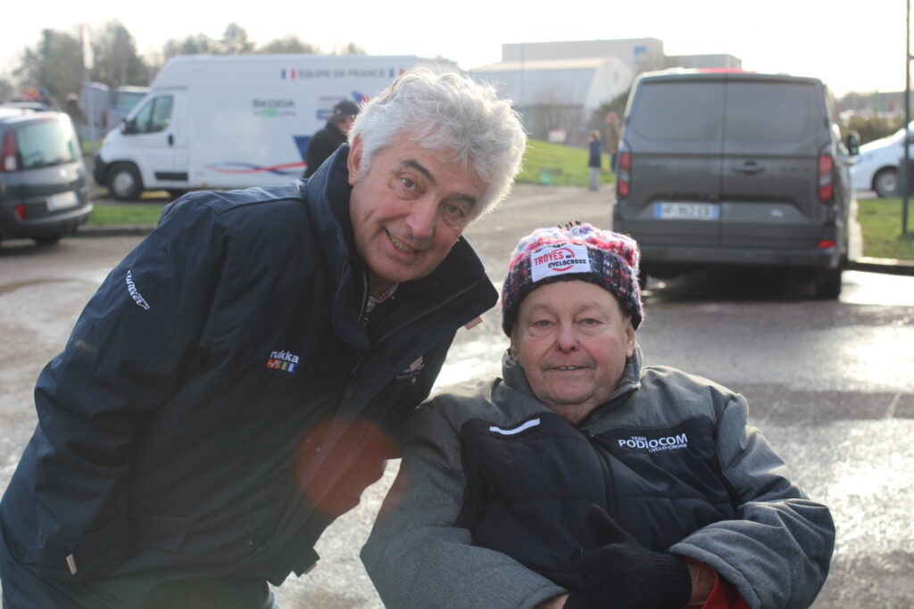 Dominique Pezard et Marc Madiot, deux personnages du cyclisme français au départ du cyclocross des championnats de France.