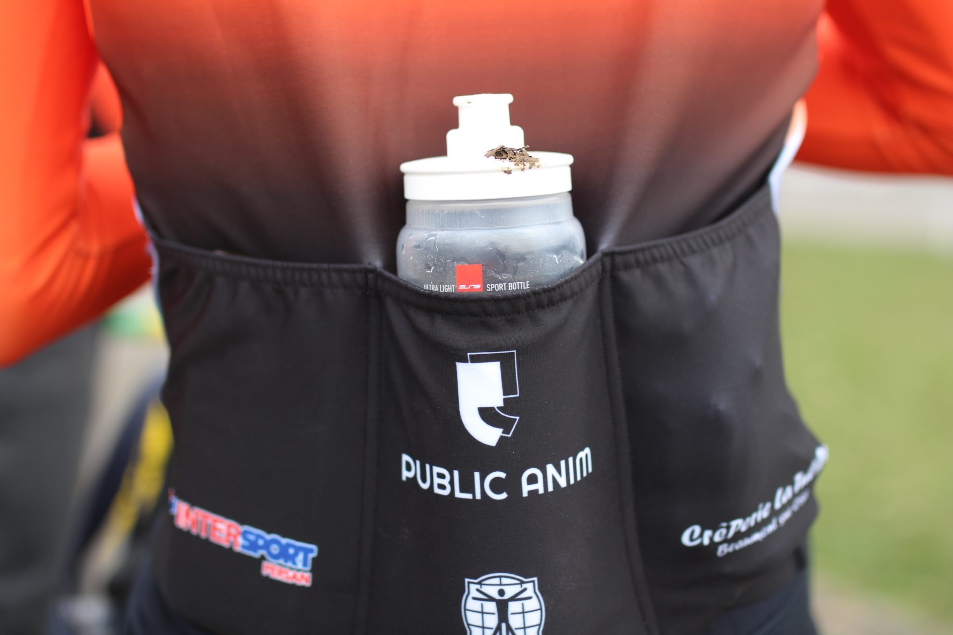 Le maillot de l'ES Persan version 2026 avec le sponsor Public Anim