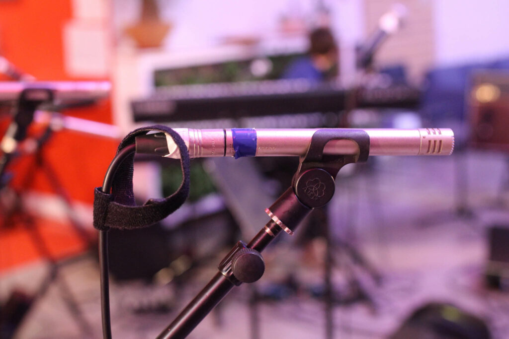 Un micro d'ambiance et des micros de chant lors d'un Blind Test