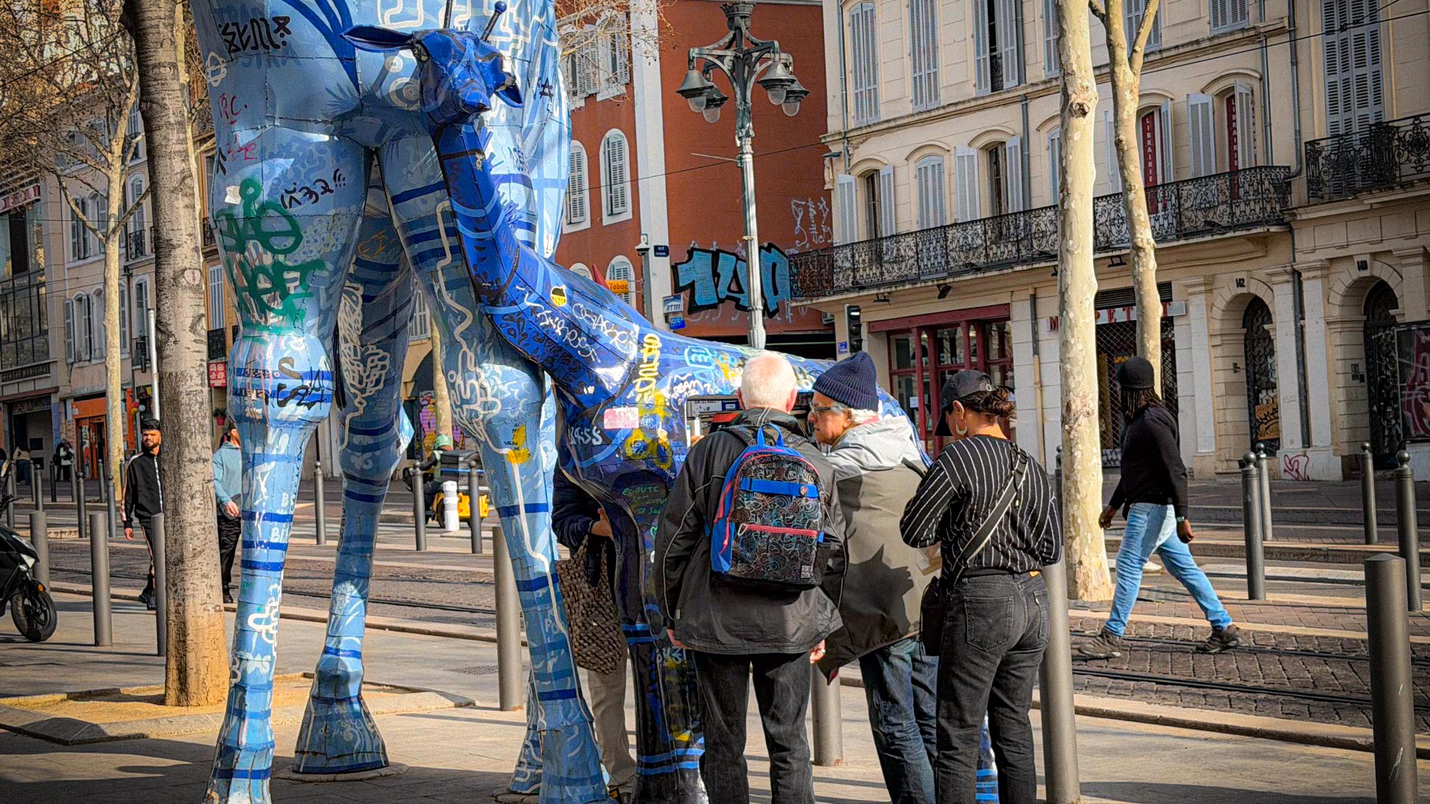 Giraffe-shaped library with people reading