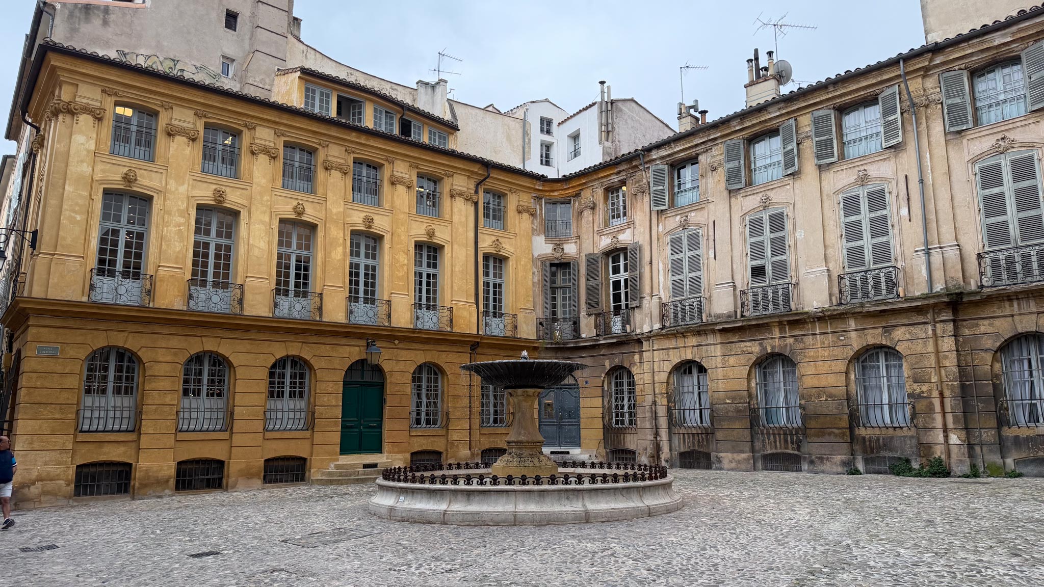 Célèbre place d''Albertas ou de nombreux films on été tourner.