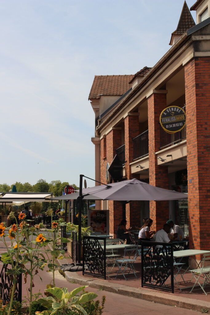 Restaurants at the Cergy Harbor