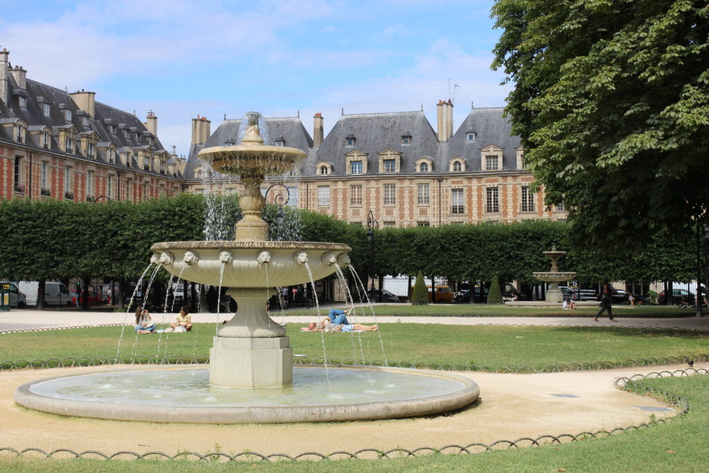 Fontaine dans un parc paisien
