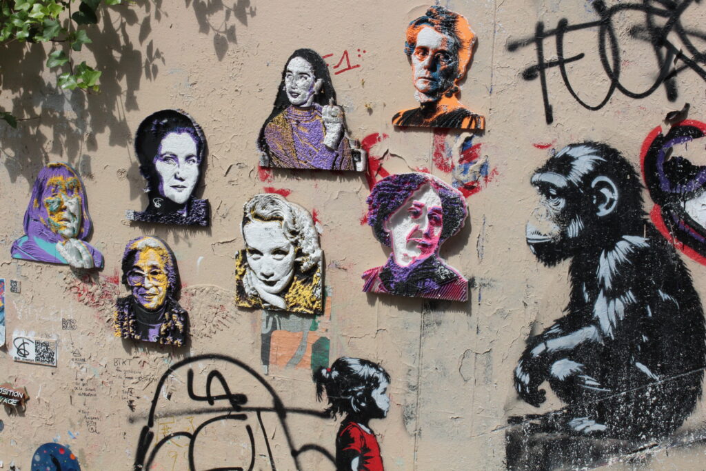 Femme mondialement connue pour leurs actions dessiner sur les murs de Paris