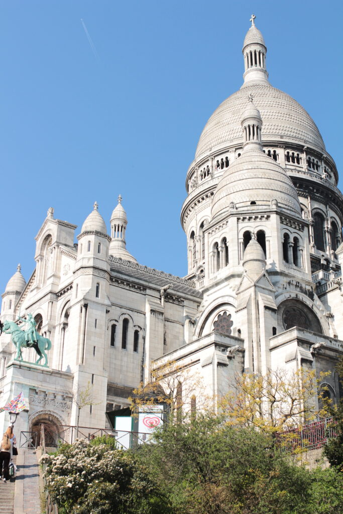 Sacré-Coeur mis en valeur par le soleil