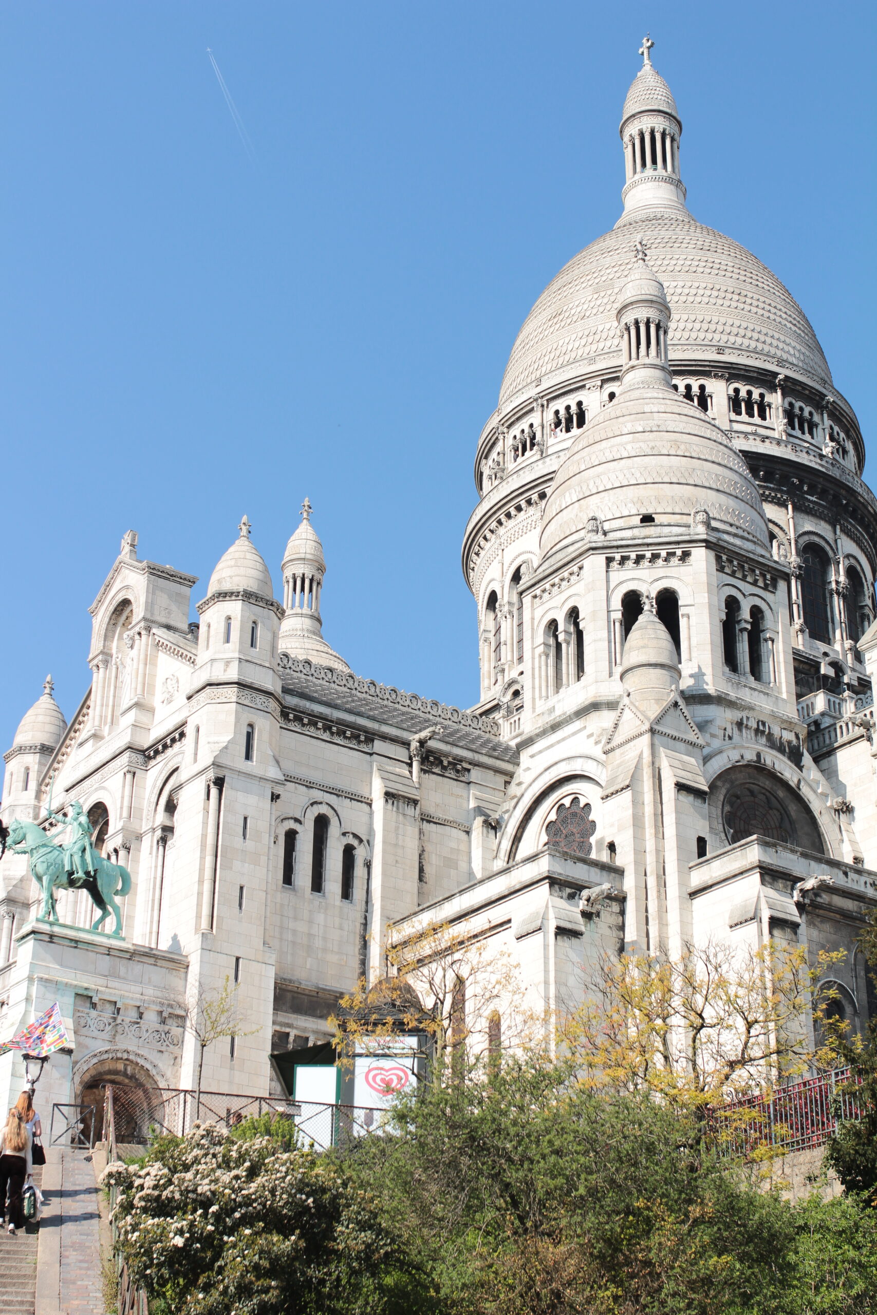 Sacré-Coeur mis en valeur par le soleil