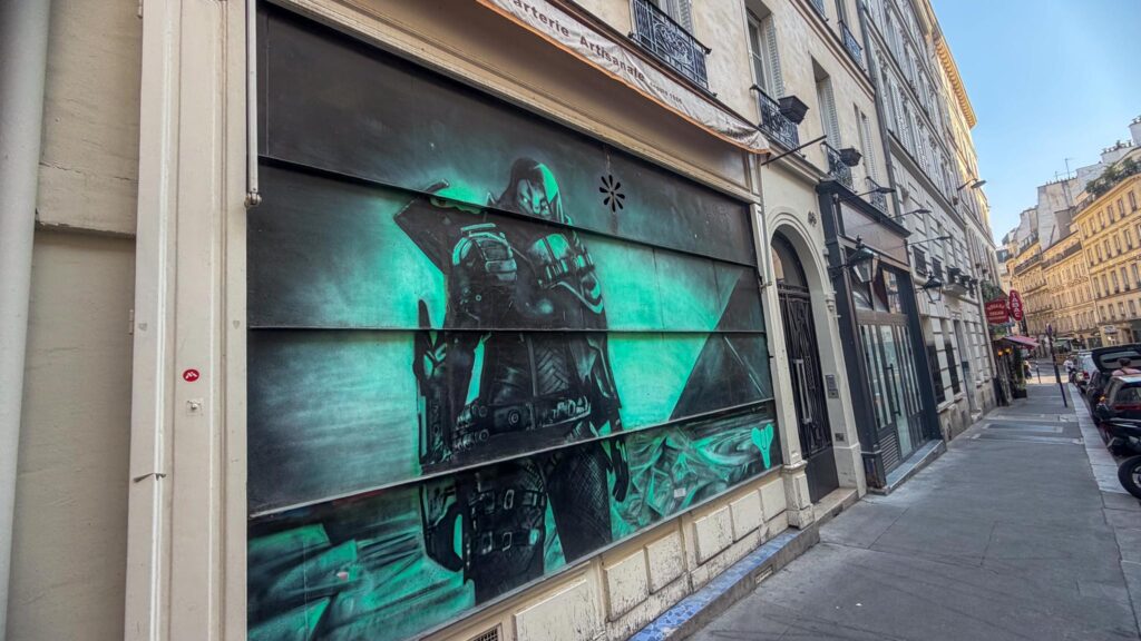 Peinture de rue appercue sur une facade de magasin
